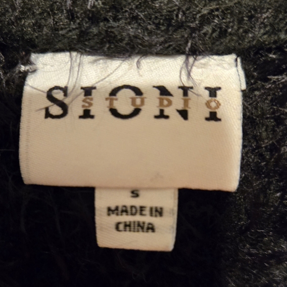 Sioni Black and White Textured Women's Poncho - Picture 3 of 5